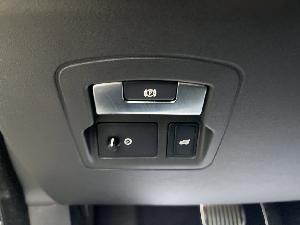 Used 2018 Land Rover Range Rover Velar R-Dynamic SE image 20