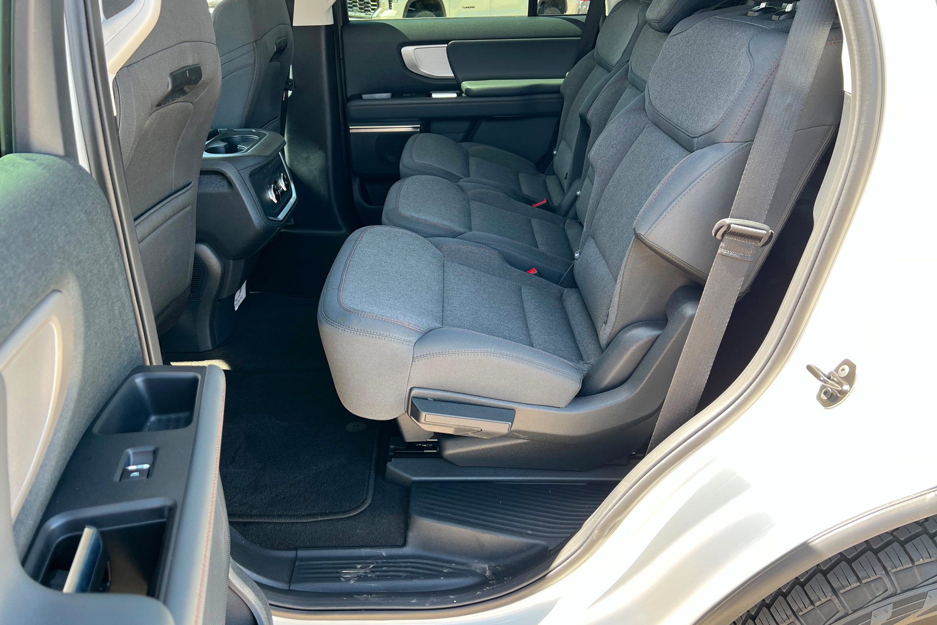 Used 2025 Ford Expedition Active AWD/4WD image 22