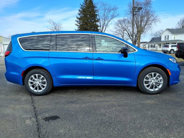 New 2026 Chrysler Pacifica Select image 8