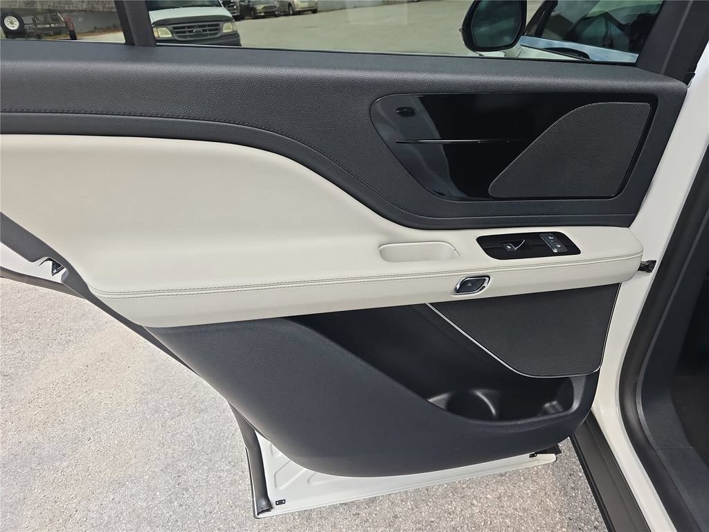 New 2026 Lincoln Aviator 2WD image 10