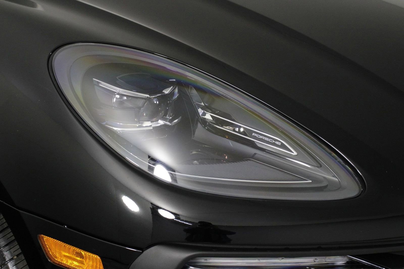 Certified 2025 Porsche Macan image 28