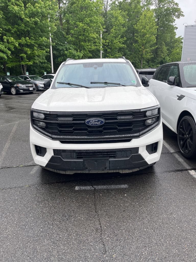 Used 2025 Ford Expedition Active AWD/4WD image 2