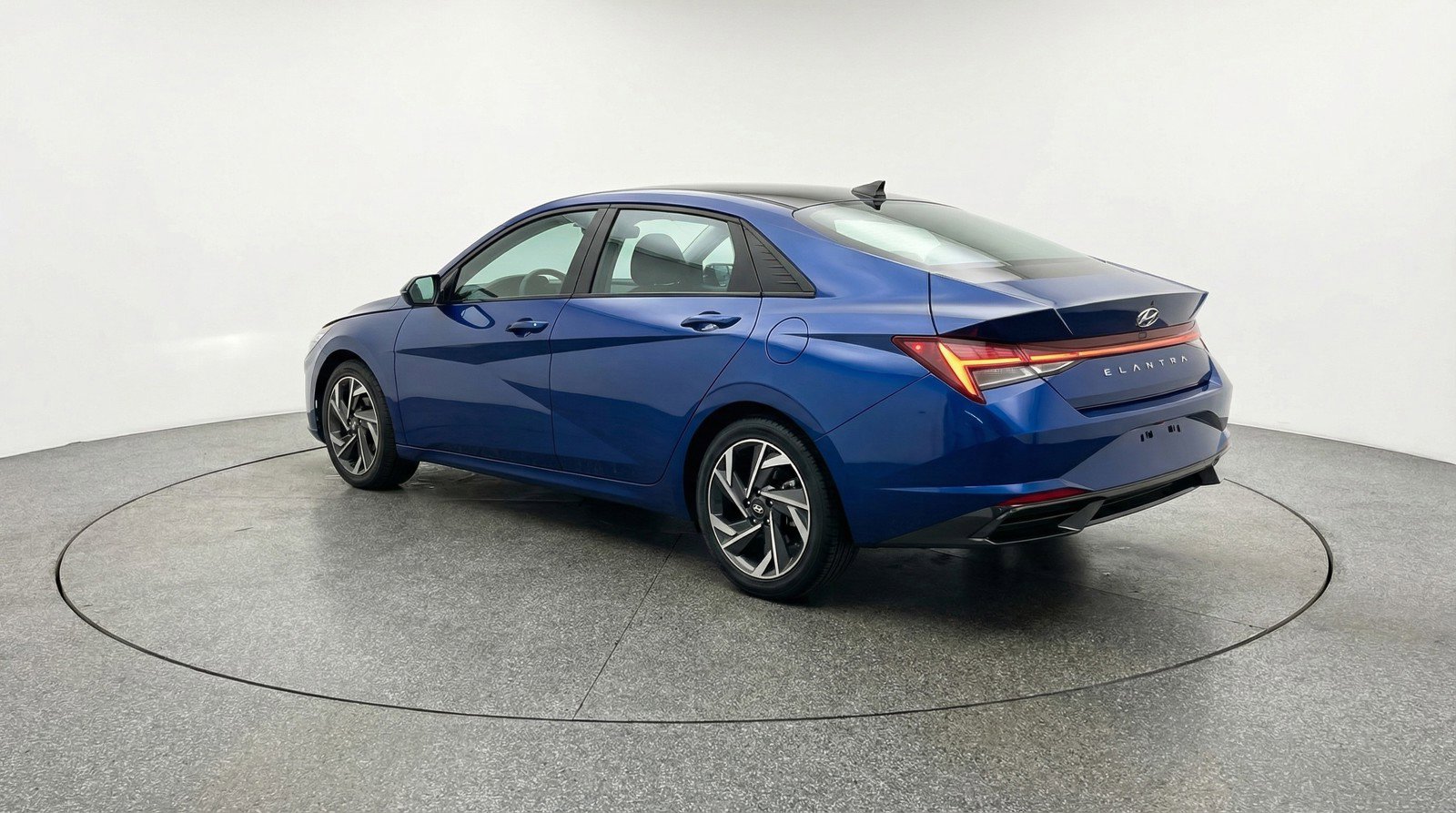 Used 2025 Hyundai Elantra SEL FWD image 6