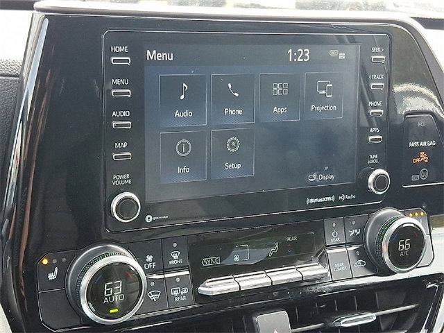 Used 2022 Toyota Highlander XLE AWD/4WD image 17