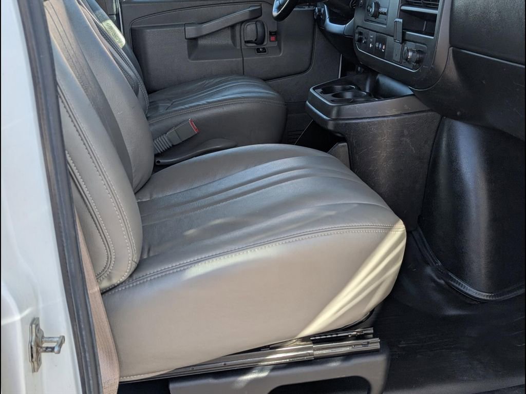 Used 2023 GMC Savana 2500 w/ Driver Convenience Package image 12