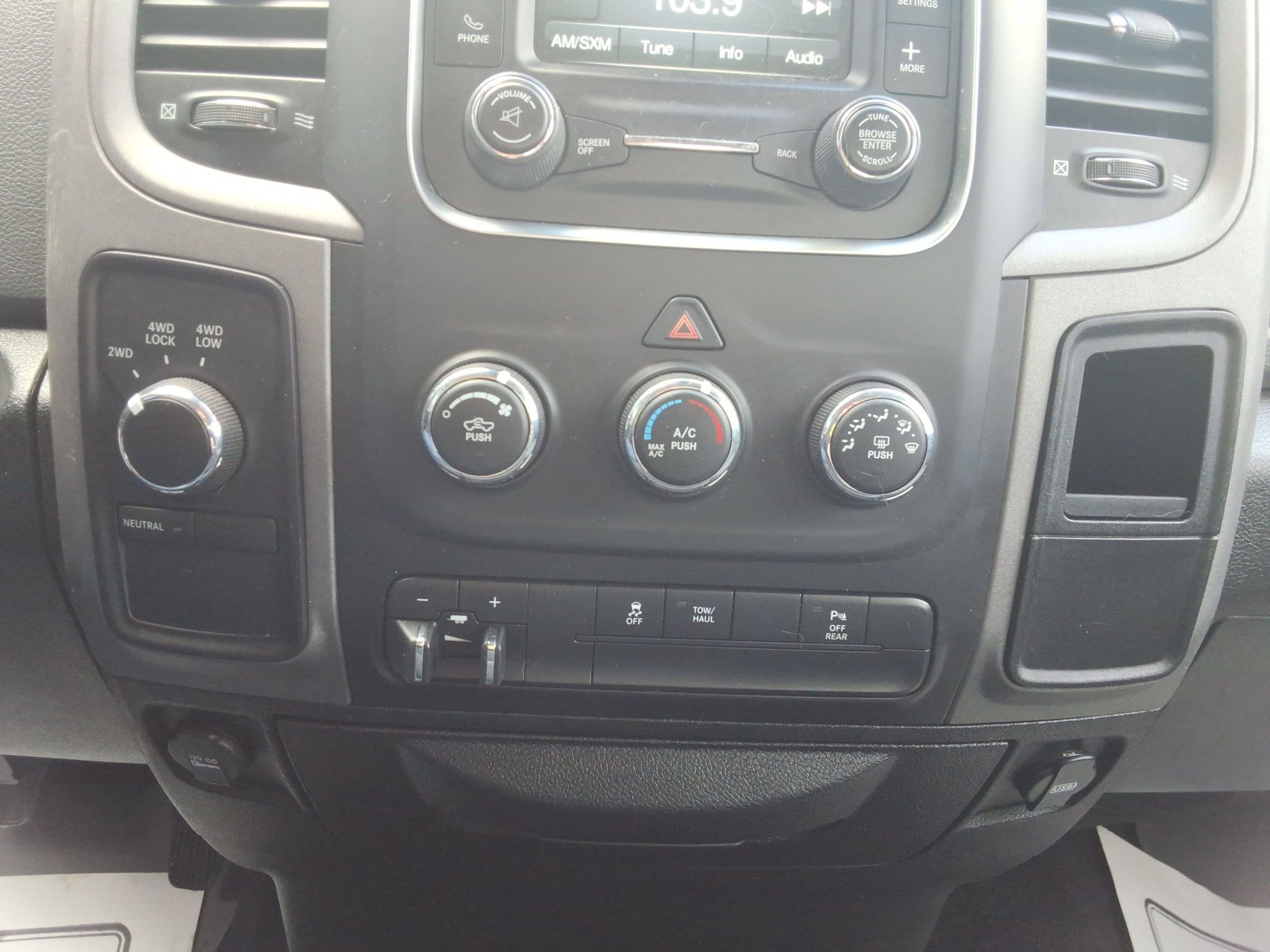 Used 2016 RAM 2500 Tradesman w/ Chrome Appearance Group image 17