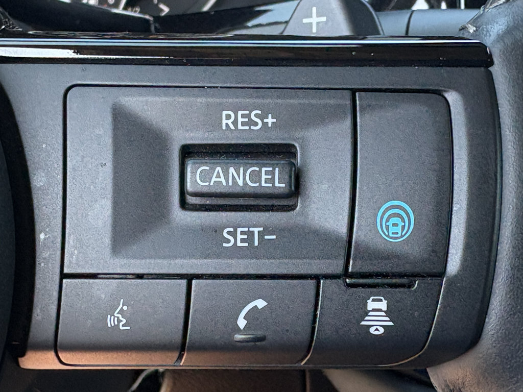 Used 2025 Nissan Pathfinder SL FWD image 18