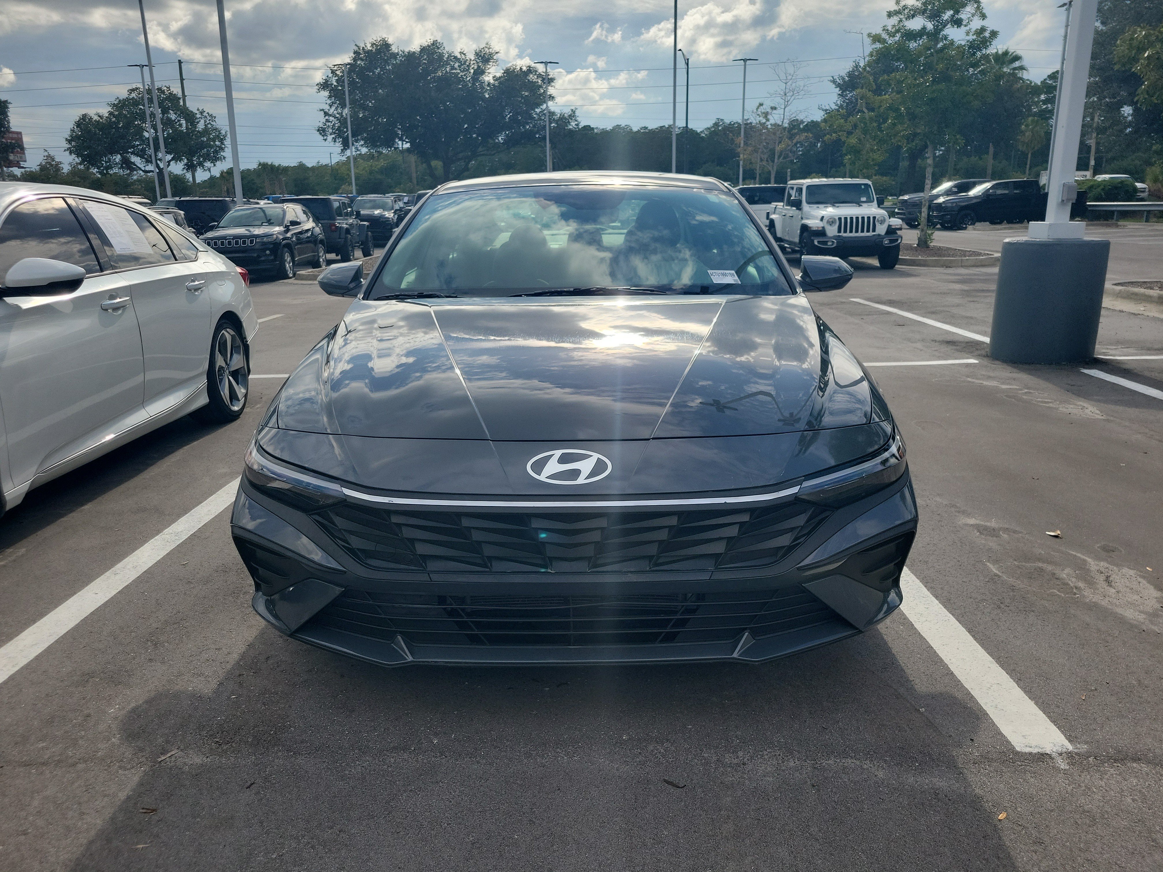 Used 2026 Hyundai Elantra Hybrid FWD image 5