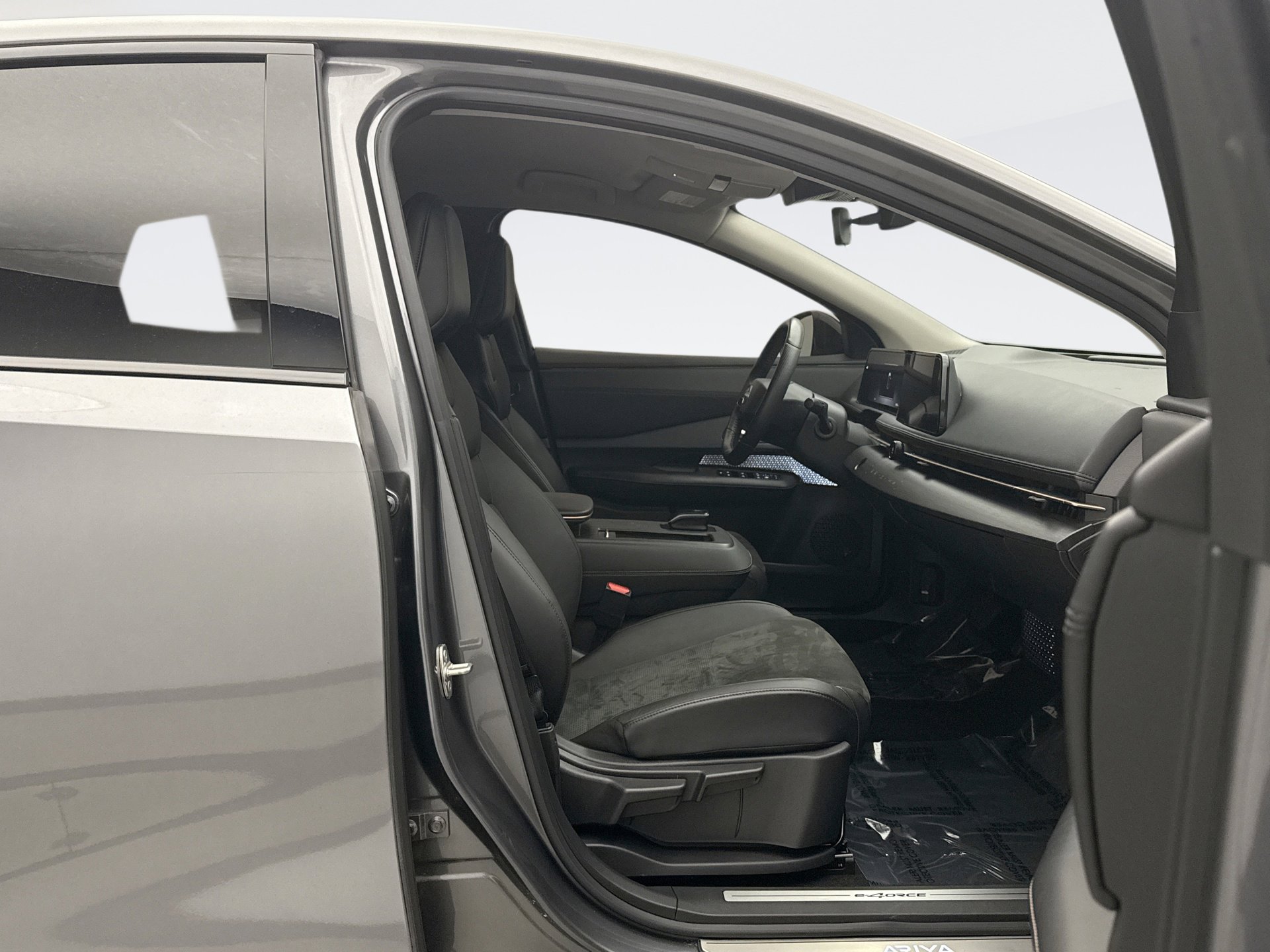 Used 2023 Nissan Ariya AWD image 17