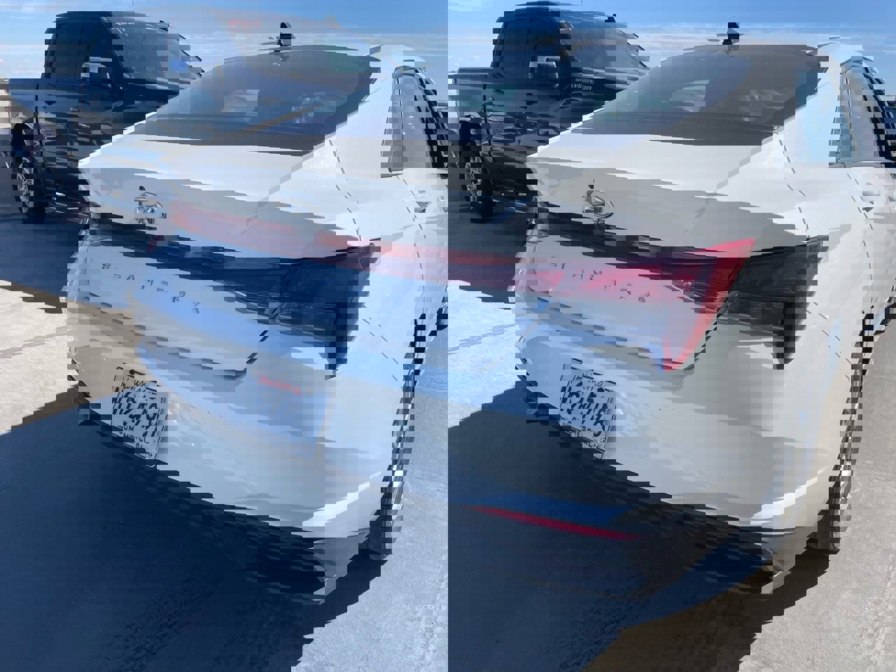 Used 2023 Hyundai Elantra SE image 4