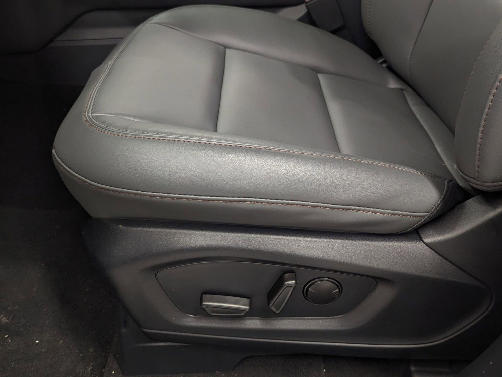 New 2026 Ford Explorer Active w/ Active Comfort Package image 11