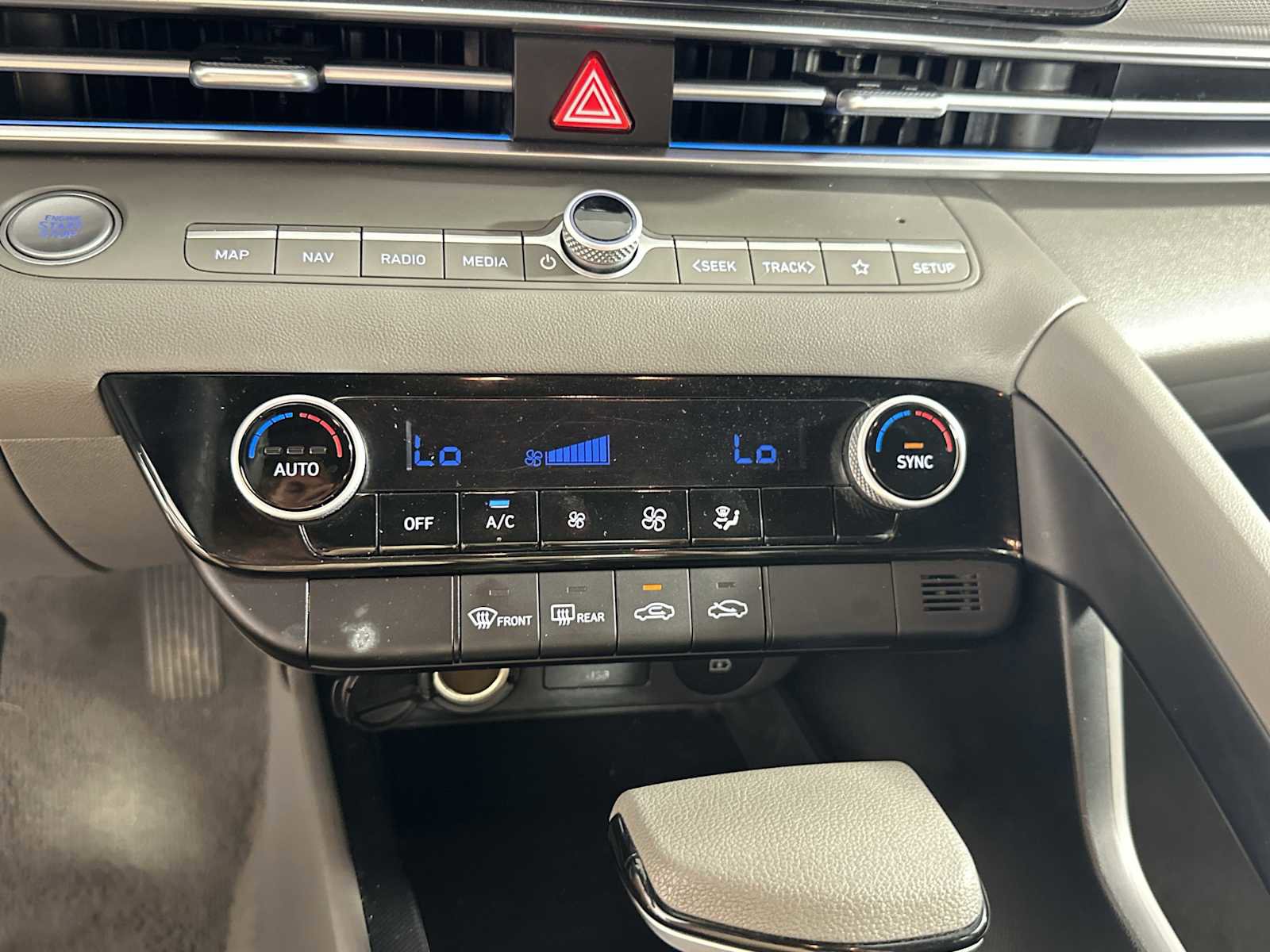 Certified 2024 Hyundai Elantra SEL FWD image 20