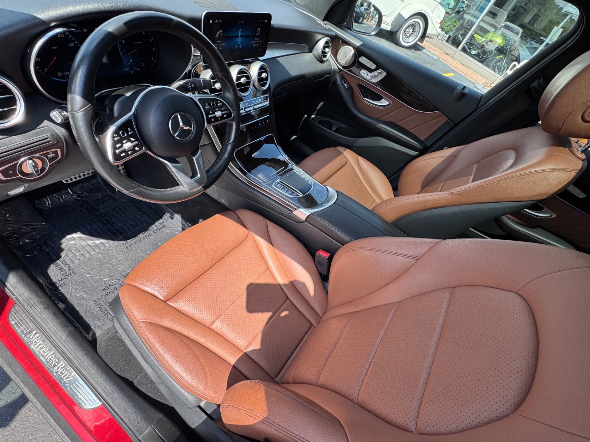 Used 2021 Mercedes-Benz GLC 300 4MATIC image 3