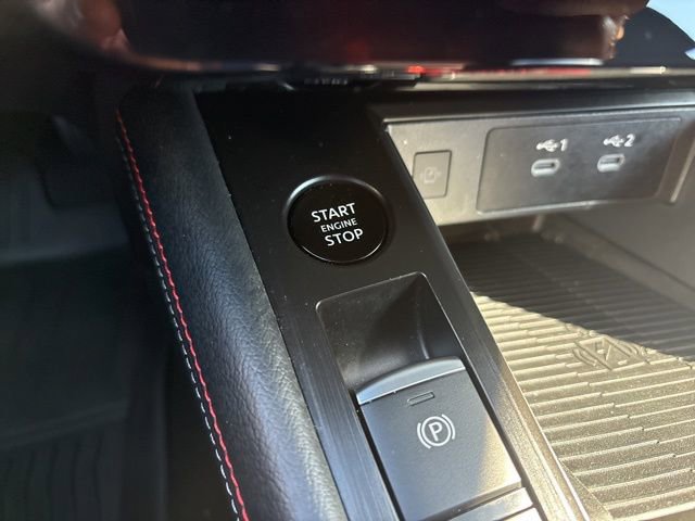 Used 2025 Nissan Kicks SR image 36