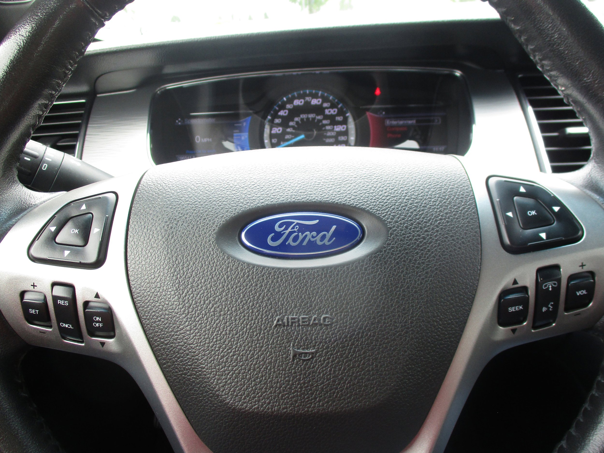 Used 2016 Ford Taurus SEL w/ Equipment Group 201A FWD image 15