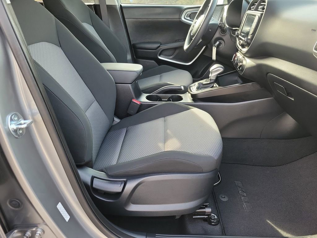 Used 2024 Kia Soul LX w/ Option Group 015 FWD image 35