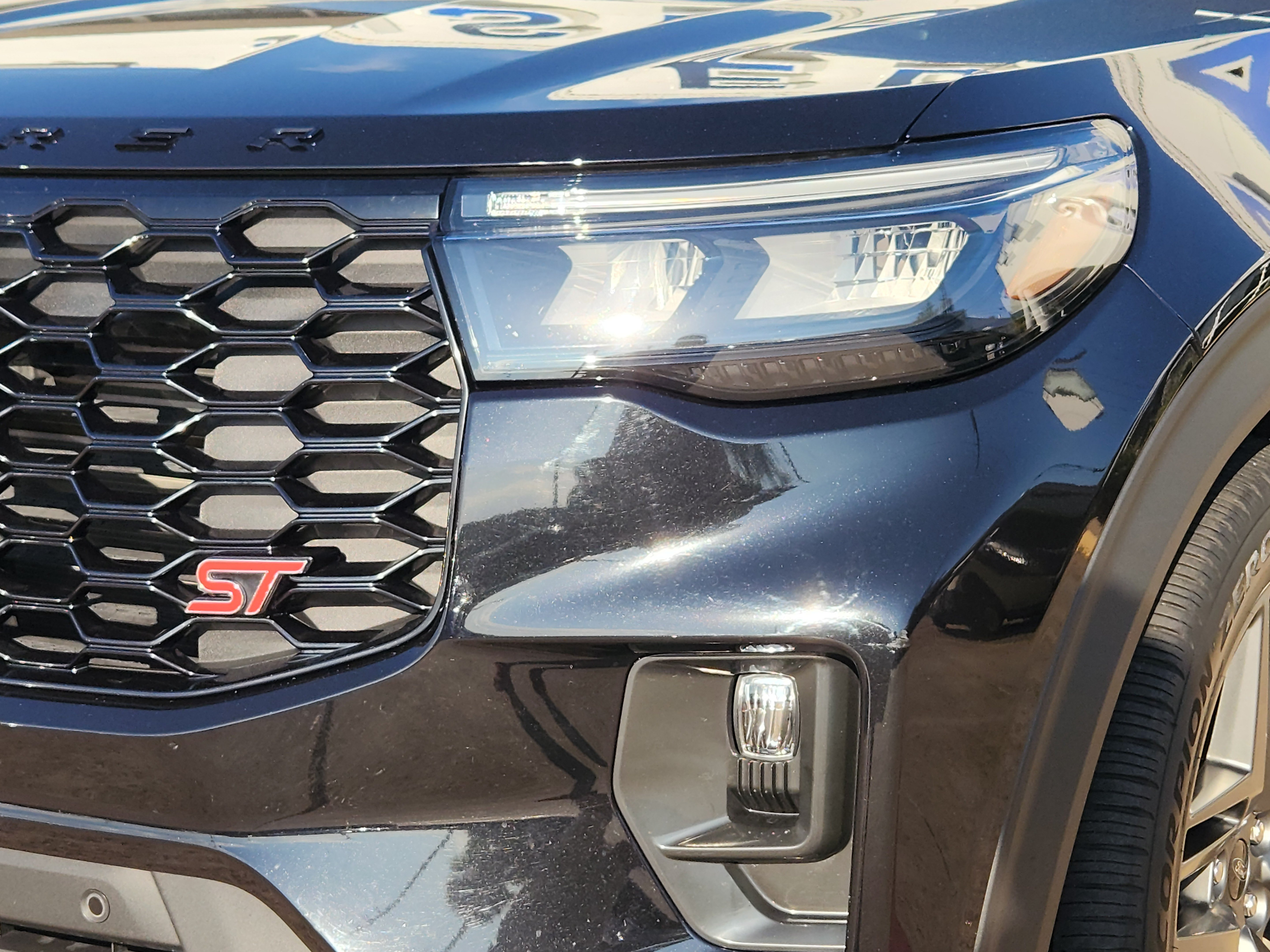 Used 2025 Ford Explorer ST AWD/4WD image 6