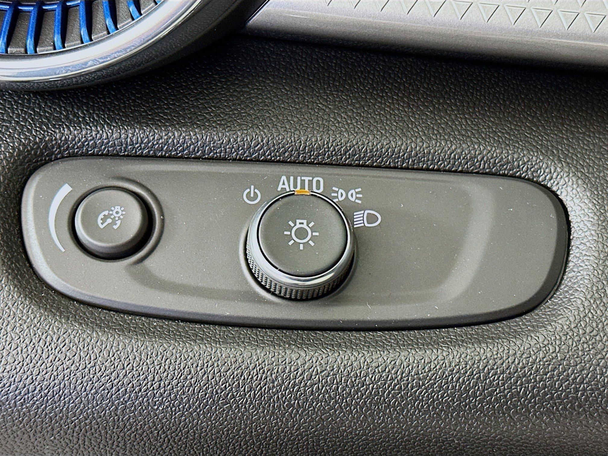 Used 2025 Chevrolet Trax LT image 16