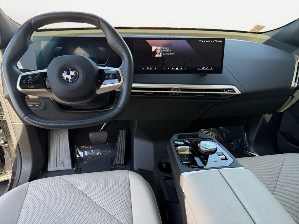 Used 2025 BMW iX xDrive50 image 10