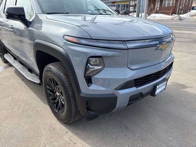 Used 2025 Chevrolet Silverado EV LT image 4