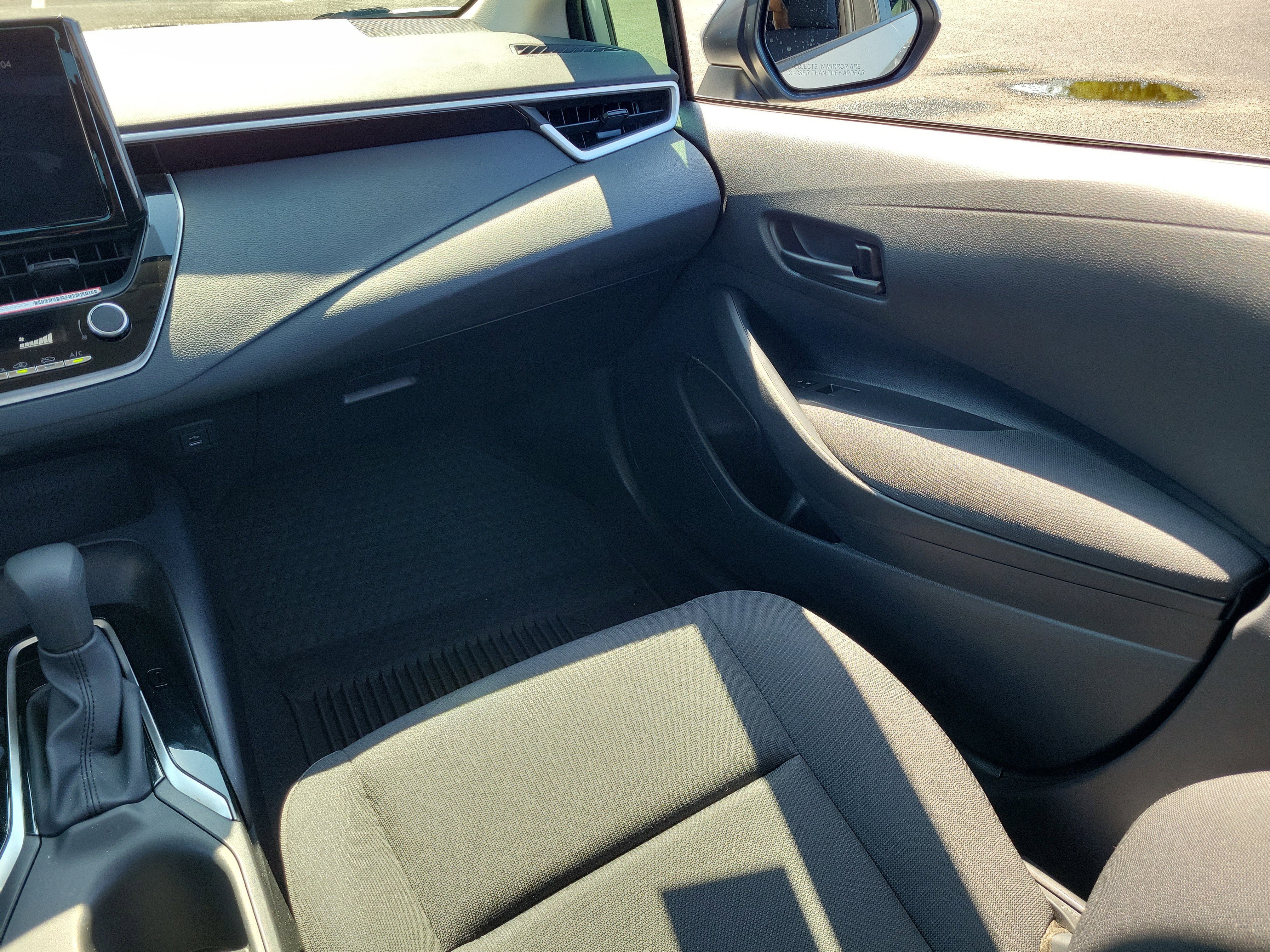 Used 2025 Toyota Corolla LE FWD image 17