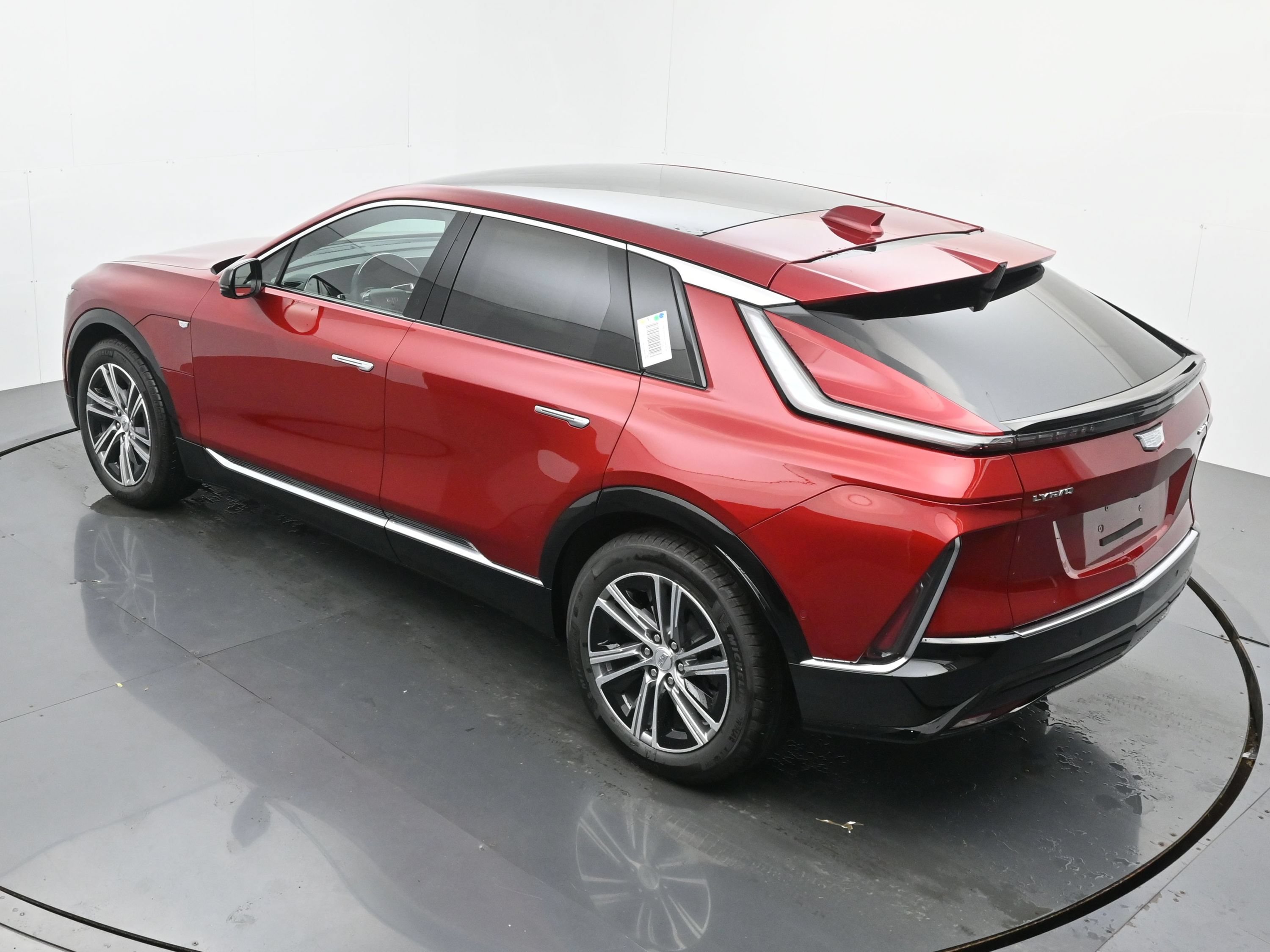 New 2026 Cadillac Lyriq Luxury w/ LPO, Floor Liner Package AWD/4WD image 25