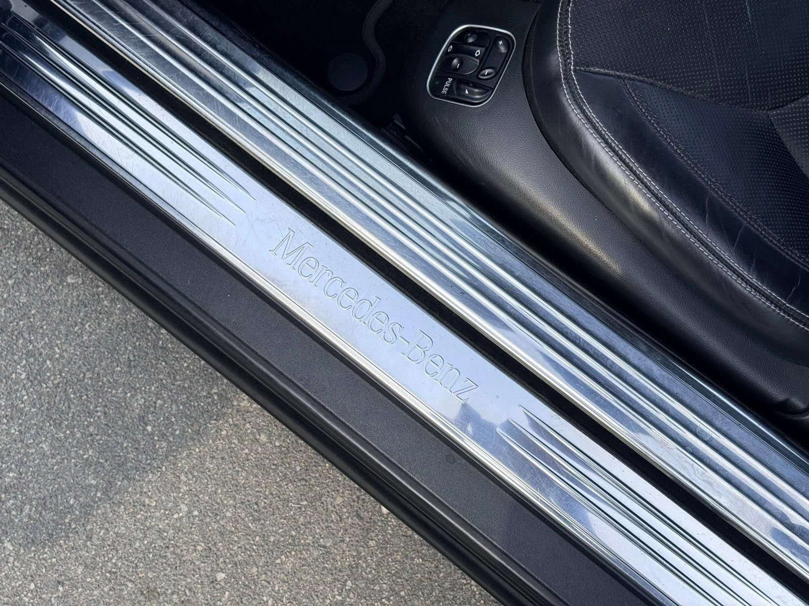 Used 2011 Mercedes-Benz SL 550 image 22