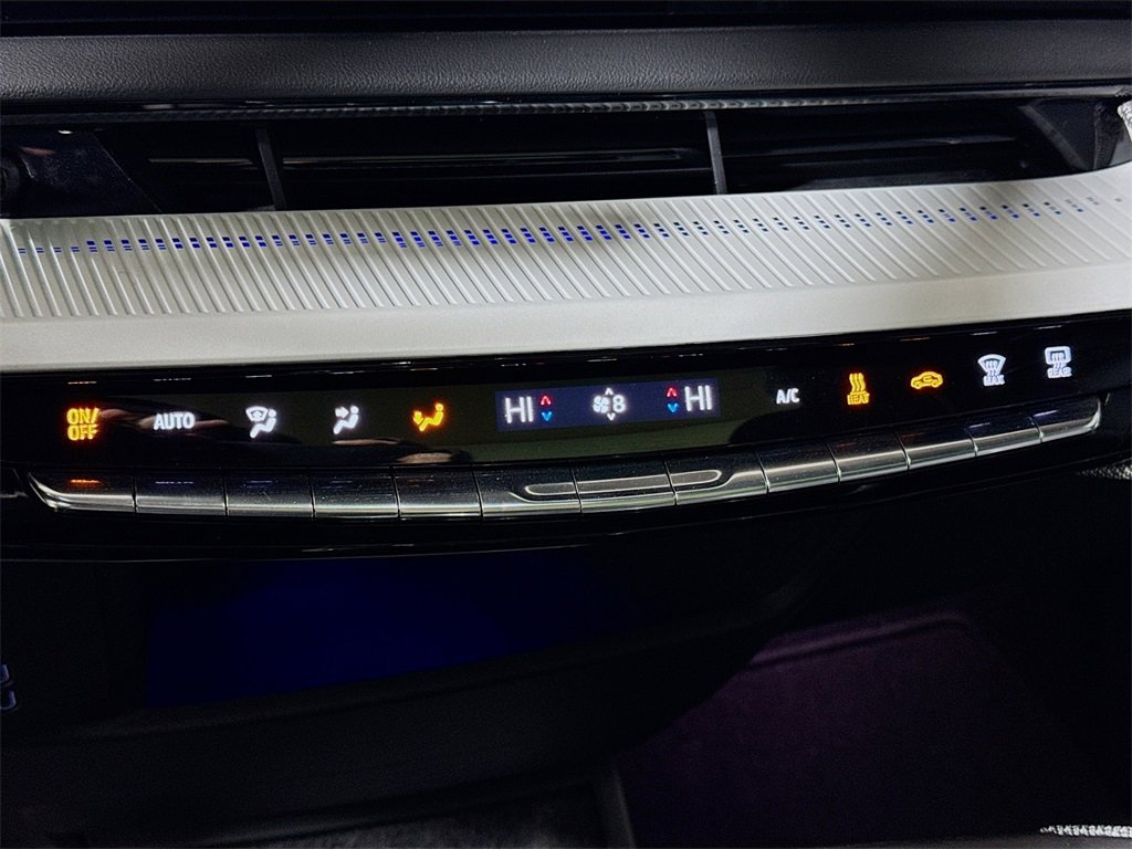 Certified 2025 Cadillac Optiq Luxury 2 image 14