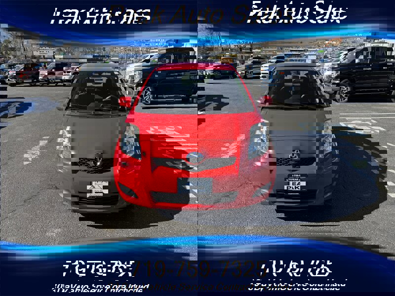 Used 2010 Toyota Yaris 4-Door Hatchback image 2