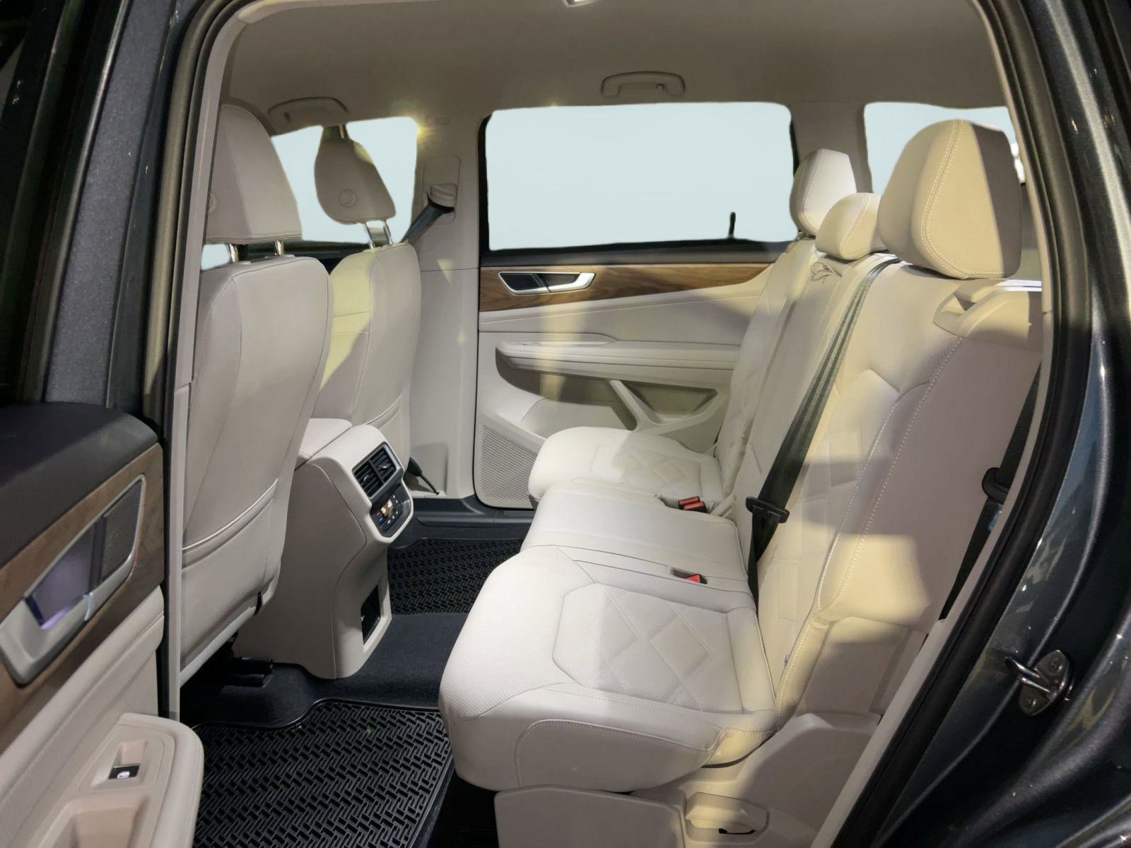 Certified 2025 Volkswagen Atlas SE image 14