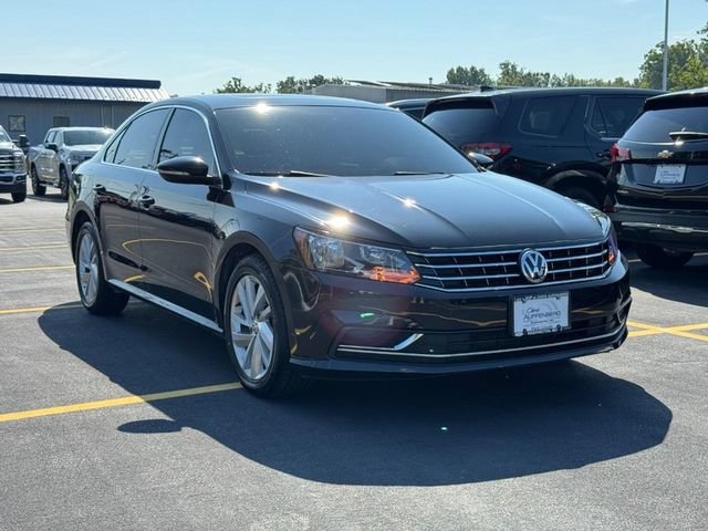 Used 2018 Volkswagen Passat 2.0T SE FWD image 2