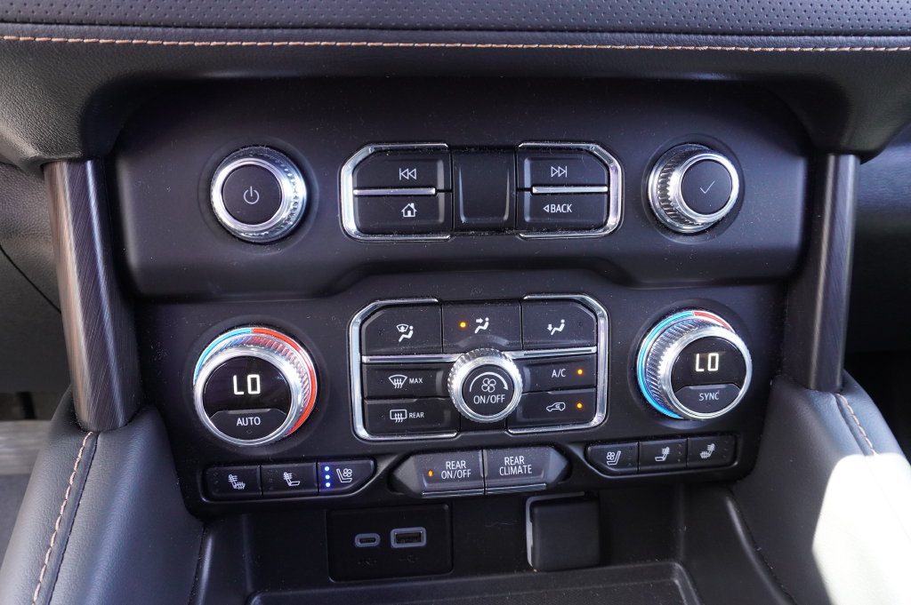 Certified 2024 GMC Yukon XL AT4 w/ AT4 Premium Package AWD/4WD image 22