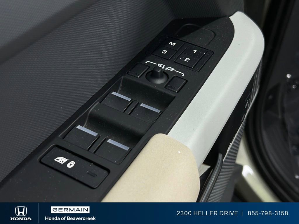 Used 2023 Land Rover Defender 110 SE AWD/4WD image 18