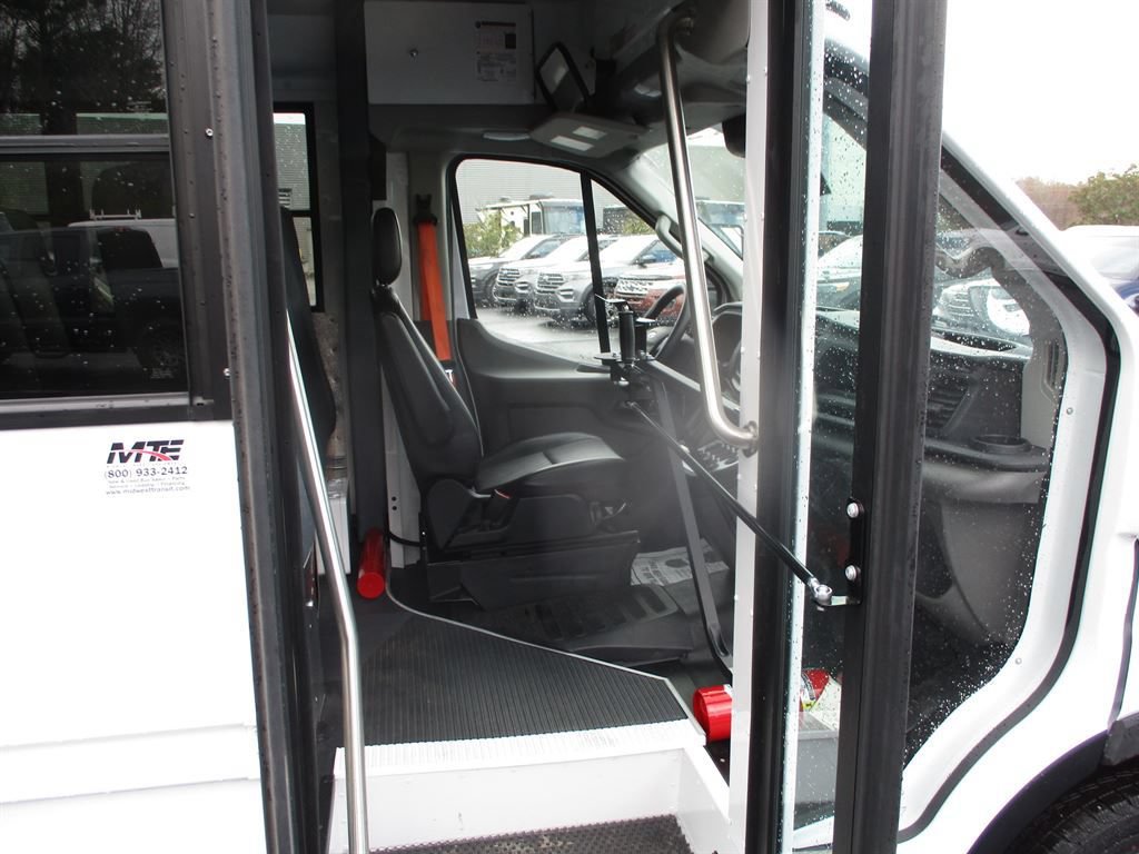 Used 2023 Ford Transit 250 RWD image 5