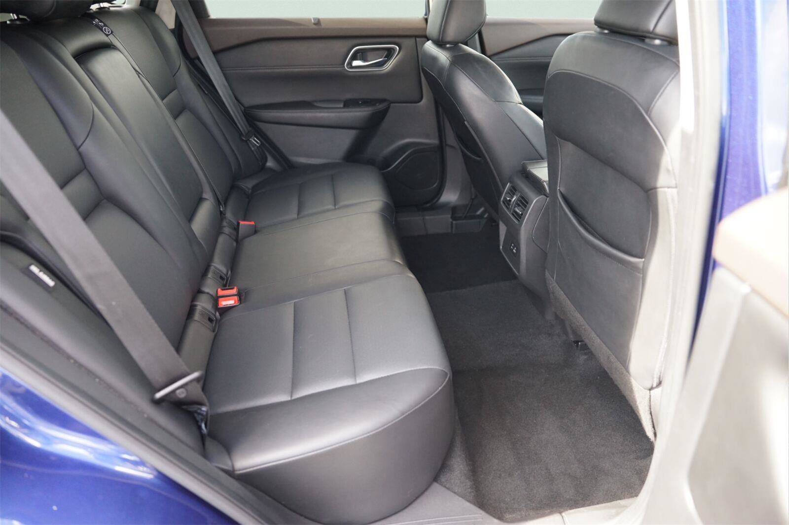 Used 2021 Nissan Rogue SV w/ Premium Package FWD image 16