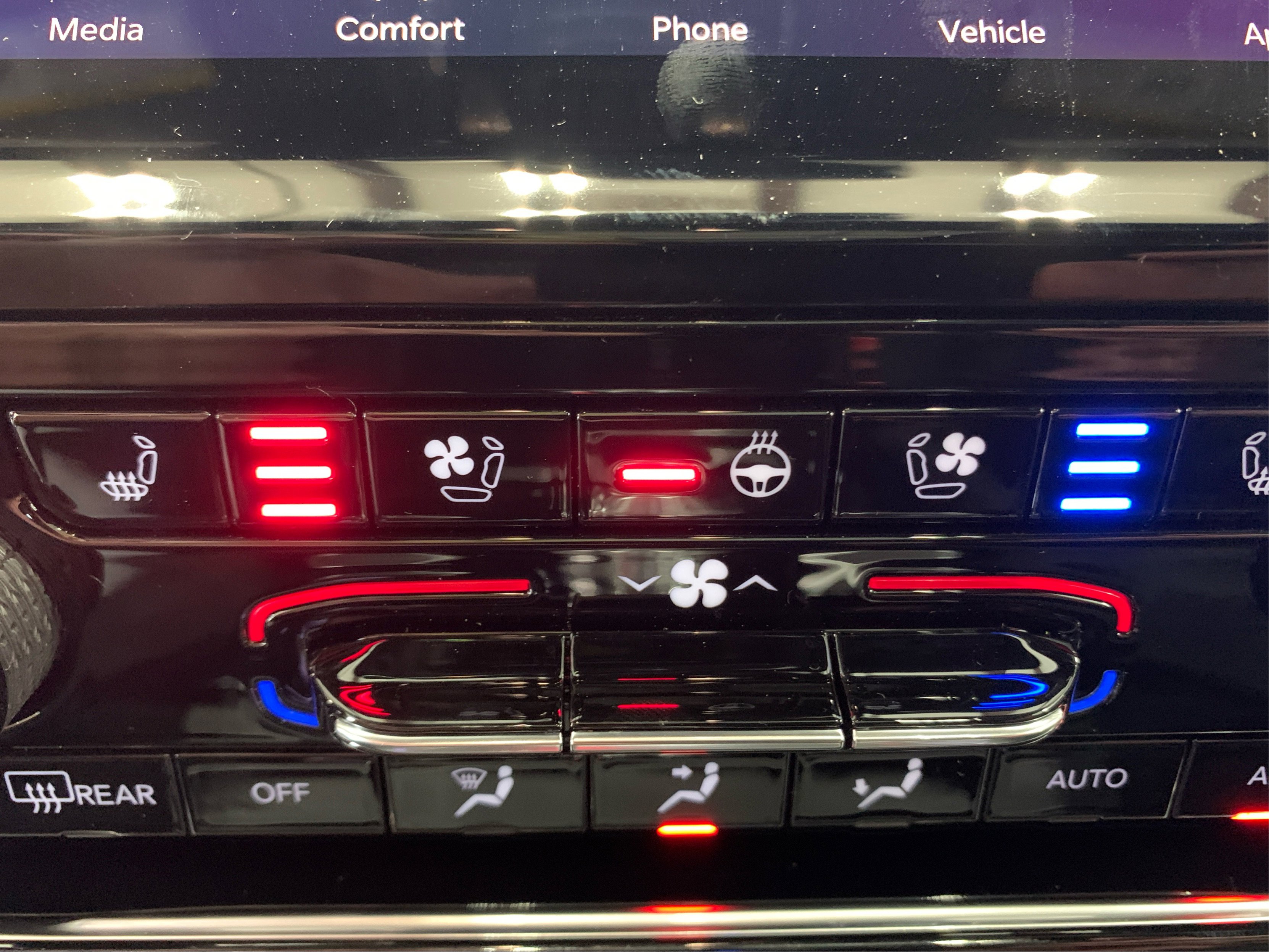 New 2025 Jeep Grand Cherokee Overland w/ Adv Protech Group III image 35