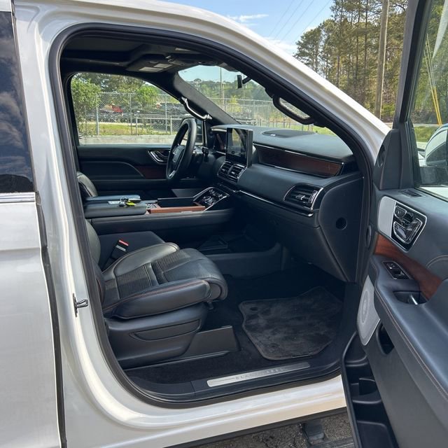 Used 2022 Lincoln Navigator L Black Label image 10