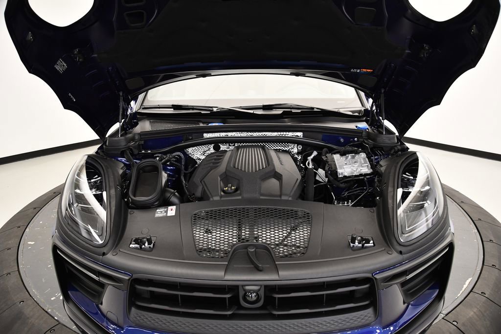 Used 2025 Porsche Macan image 13