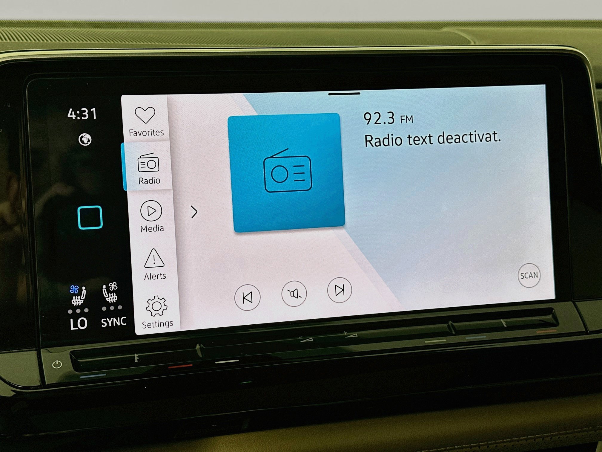 Used 2024 Volkswagen Atlas Cross Sport SE w/ Panoramic Sunroof Package FWD image 18