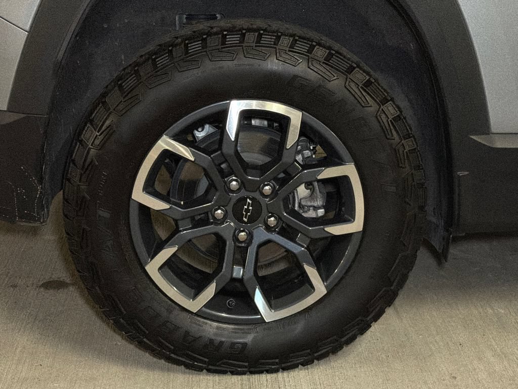 Used 2025 Chevrolet Equinox ACTIV FWD image 9