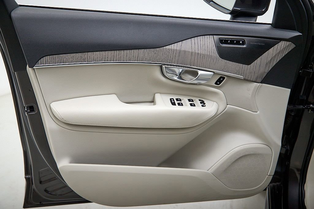 Used 2024 Volvo XC90 B6 Plus w/ Protection Package Premier image 10