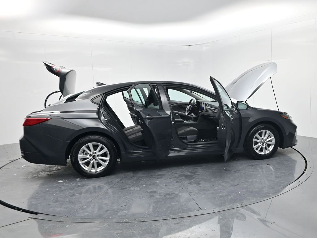 Used 2025 Toyota Camry LE image 51