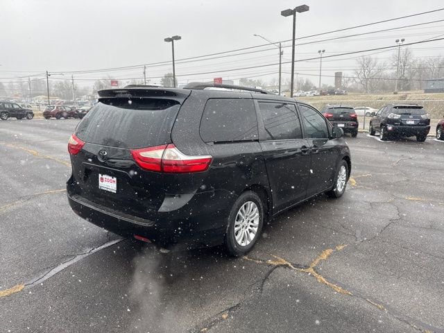 Used 2016 Toyota Sienna XLE w/ XLE Navigation Package image 8