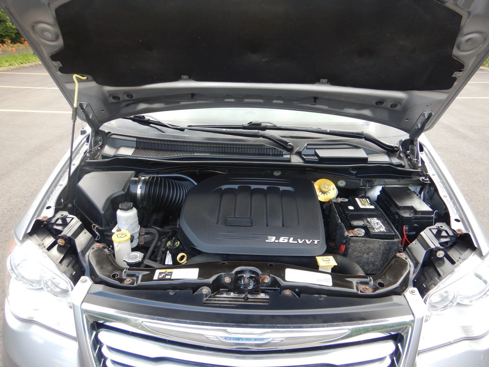 Used 2016 Chrysler Town & Country Touring w/ Driver Convenience Group FWD image 31
