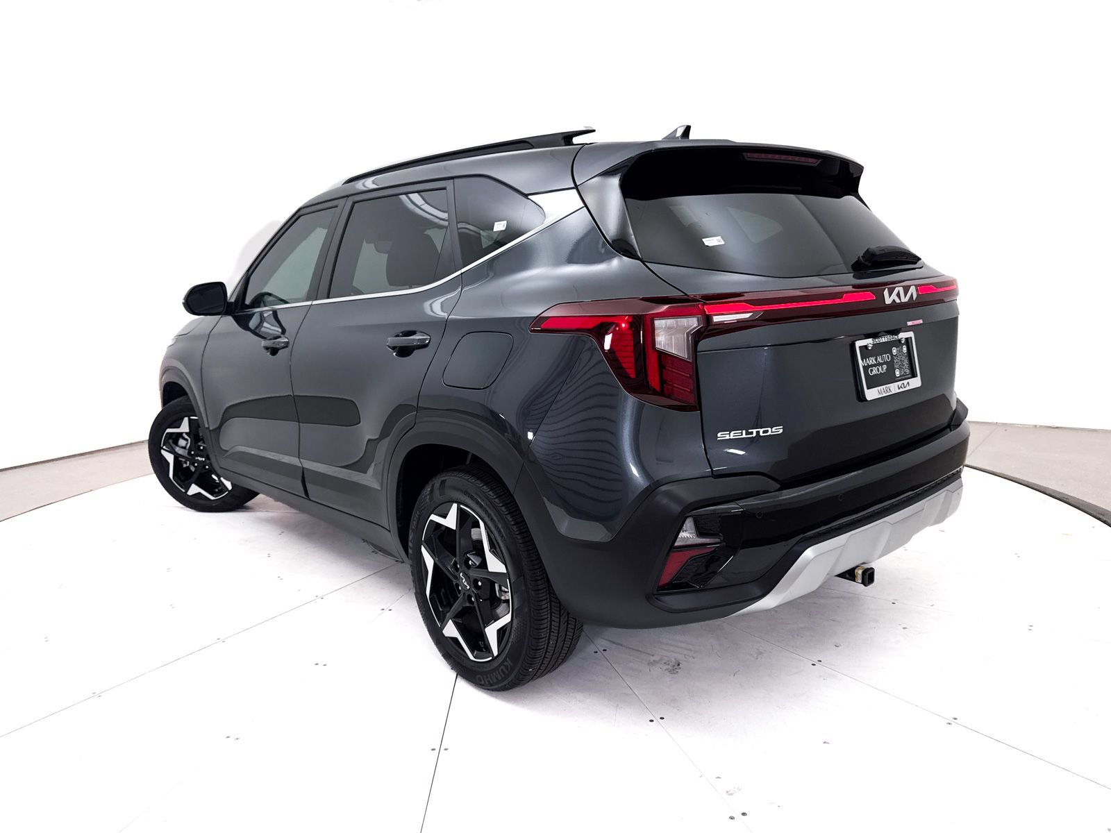 Certified 2025 Kia Seltos EX w/ EX Sunroof Package AWD/4WD image 2