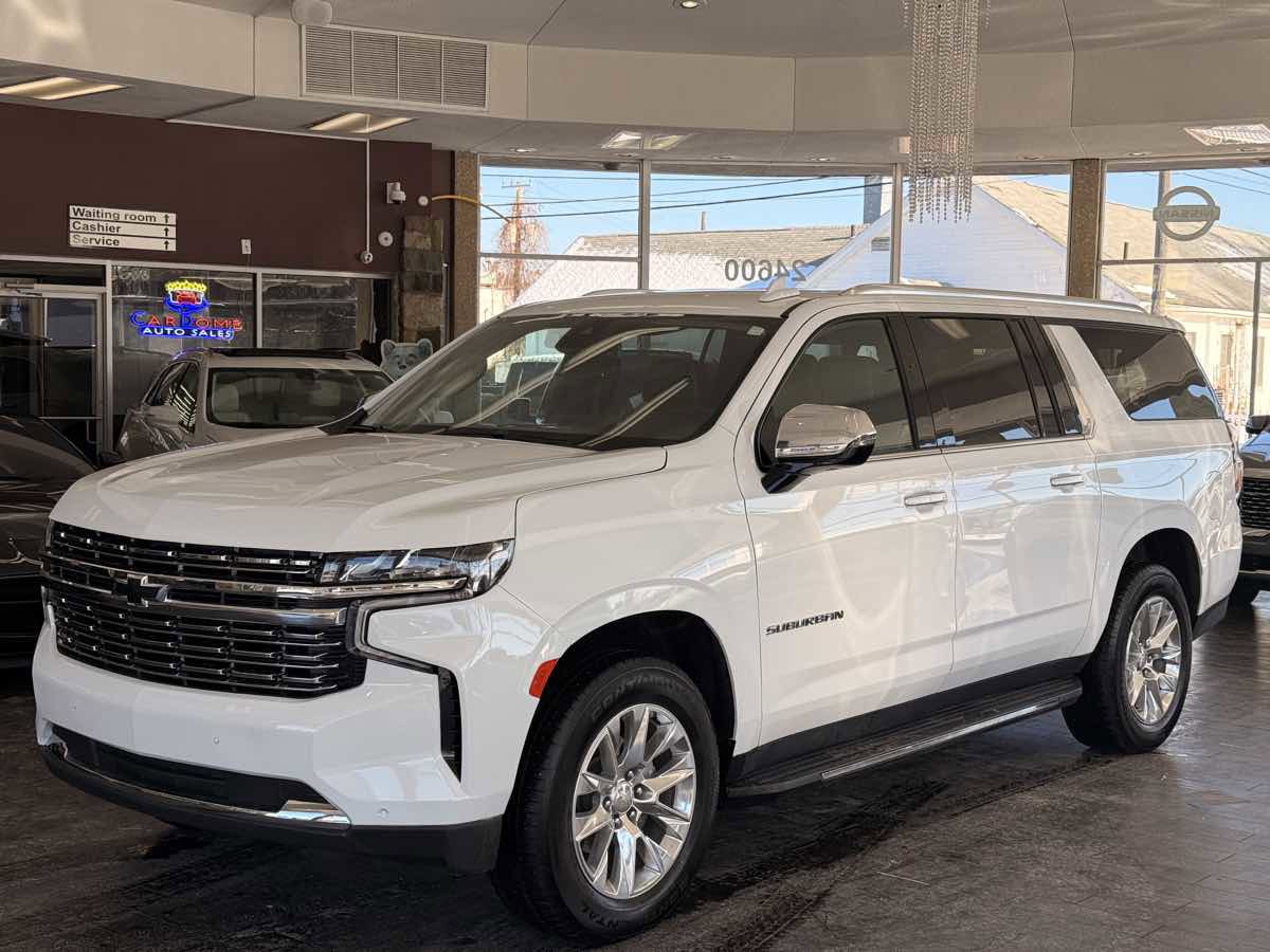 Used 2023 Chevrolet Suburban Premier image 2