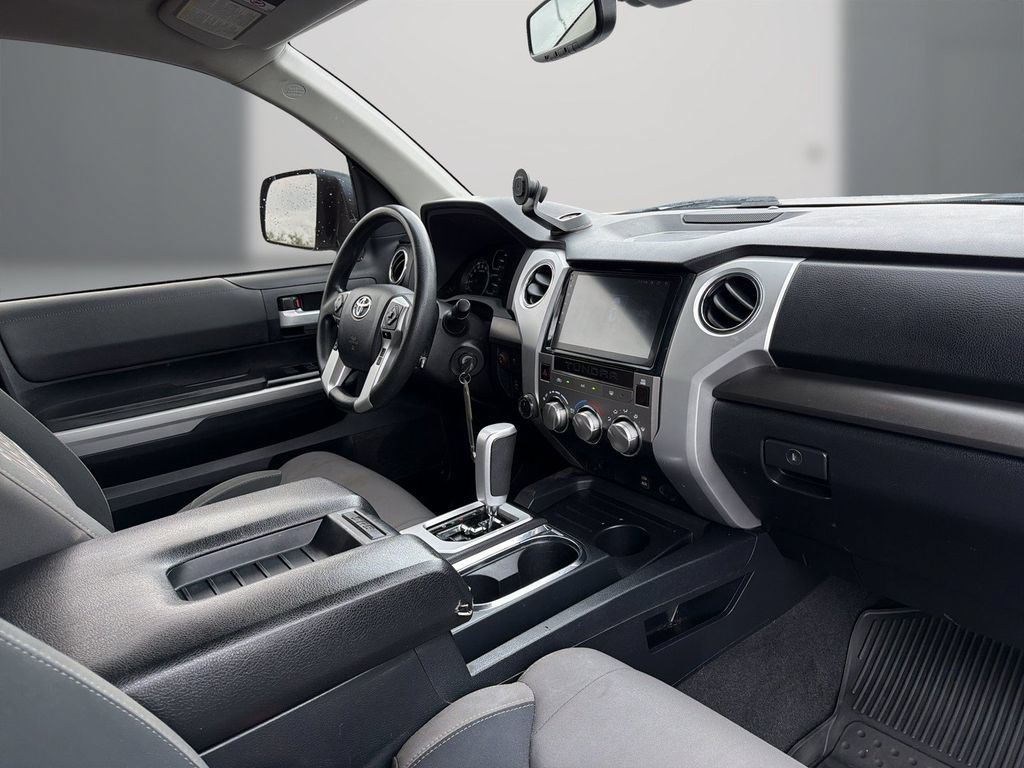 Used 2019 Toyota Tundra SR5 w/ SR5 Upgrade Package AWD/4WD image 11