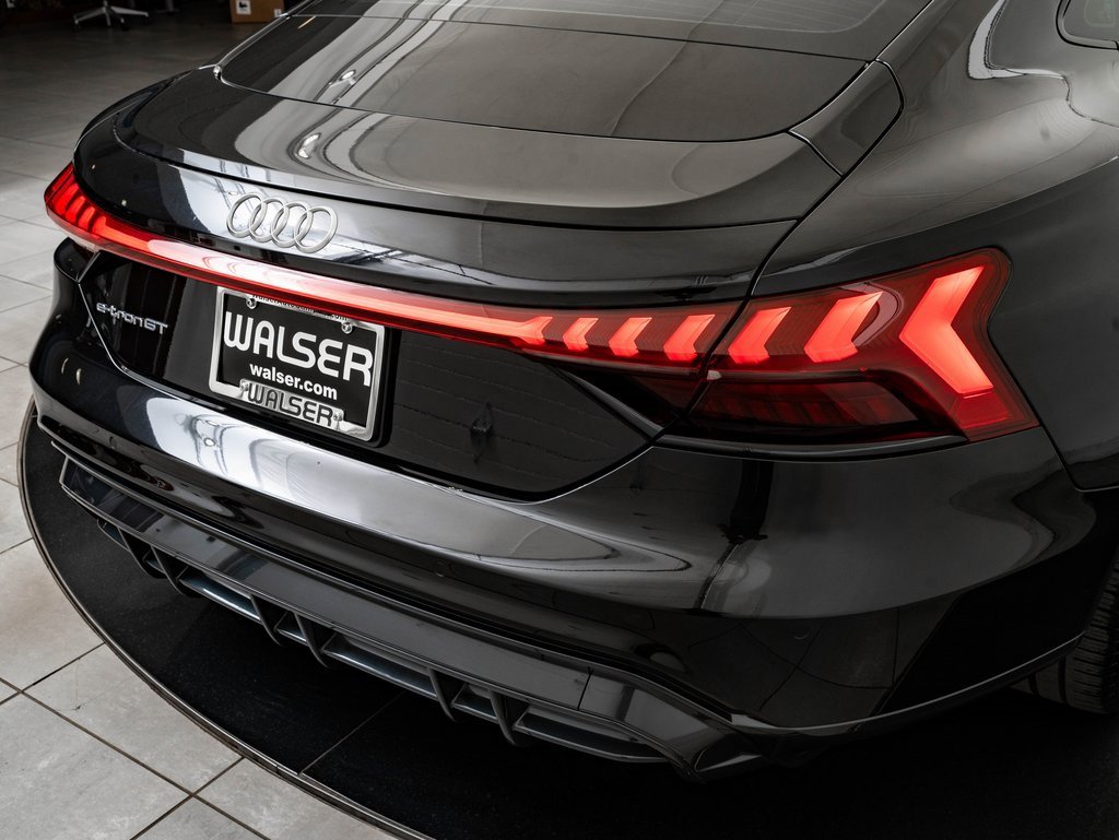 Used 2023 Audi e-tron GT Premium Plus image 9