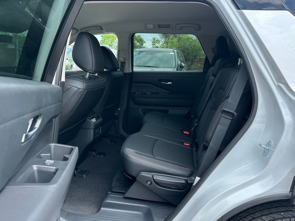 New 2026 Nissan Pathfinder SL AWD/4WD image 13