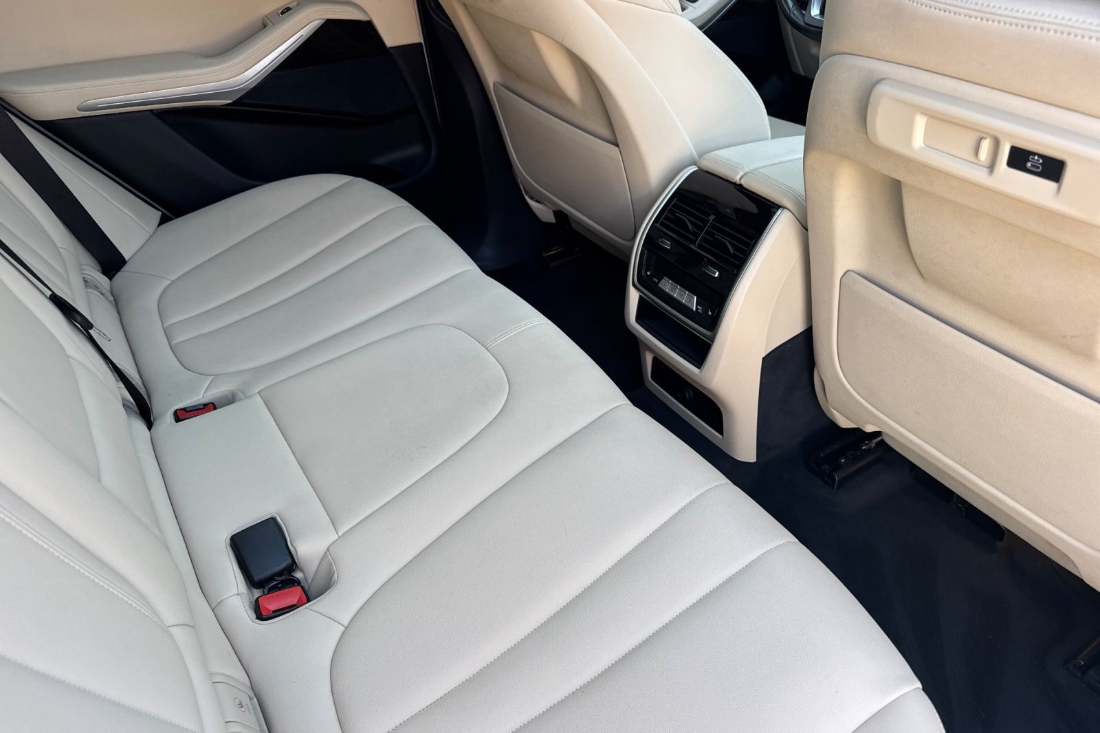 Used 2021 BMW X5 xDrive40i w/ Premium Package 3 AWD/4WD image 34